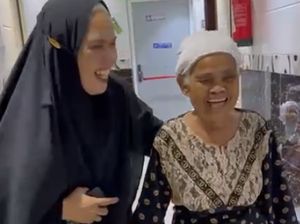 Momen Jemaah Haji Bone Sembuh dari Strok Bisa Berjalan Usai Minum Zamzam Momen Jemaah Haji Bone Sembuh dari Strok Bisa Berjalan Usai Minum Zamzam