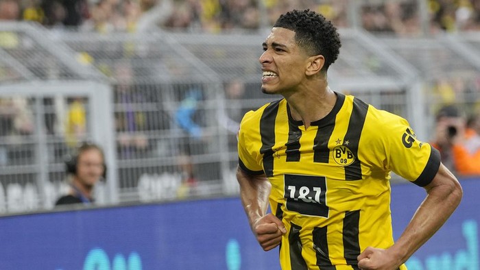 Dortmunds Jude Bellingham celebrates after scoring his sides sixth goal during the German Bundesliga soccer match between Borussia Dortmund and VfL Wolfsburg in Dortmund, Germany, Saturday, May 7, 2023. Real Madrid has confirmed the signing of England midfielder Jude Bellingham from Borussia Dortmund. The Spanish club described Bellingham as one of the “biggest talents in world football.” Bellingham is 19 and has already established himself among the most sought-after players in soccer. Manchester United, Man City, Liverpool and Paris Saint-Germain were among his admirers. (AP Photo/Martin Meissner, File)