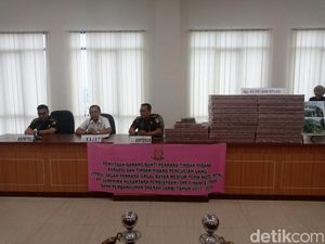 Gunungan Duit Rp 23 M Eks Dirut Bank Jambi yang Disita Kejati Gunungan Duit Rp 23 M Eks Dirut Bank Jambi yang Disita Kejati