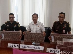 Penampakan Uang Rp 23 M Milik Tersangka Korupsi Eks Dirut Bank Jambi Penampakan Uang Rp 23 M Milik Tersangka Korupsi Eks Dirut Bank Jambi