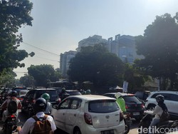 Emosi Warga Terjebak Macet di Jalan Pasar Minggu: Namanya Juga Jakarta