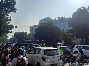 Emosi Warga Terjebak Macet di Jalan Pasar Minggu: Namanya Juga Jakarta Emosi Warga Terjebak Macet di Jalan Pasar Minggu: Namanya Juga Jakarta