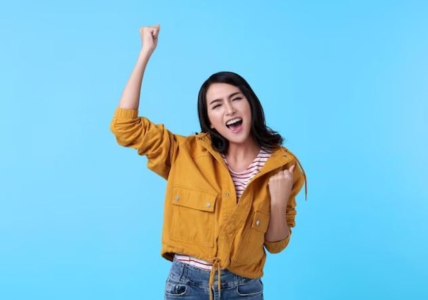 Perempuan berwajah gembira