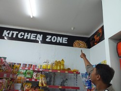 Minimarket di Bogor Dibobol Maling, Uang hingga Kosmetik Digasak Pelaku