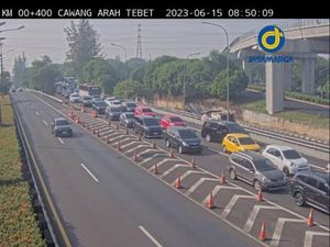 Lalu Lintas di Tol Cawang arah Semanggi Padat Pagi Ini
