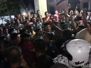 Gagal Maling Motor, 2 Pria di Probolinggo Babak Belur Diamuk Massa