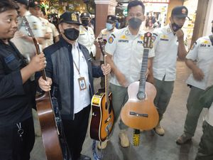 Pengamen Malioboro Dirazia, Pj Walkot: Jika Paksa Minta Uang, Foto-Adukan! Pengamen Malioboro Dirazia, Pj Walkot: Jika Paksa Minta Uang, Foto-Adukan!