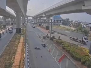 Detik-detik Pemobil di Jaktim Brutal Tabrak Tetangga Sendiri hingga Tewas Detik-detik Pemobil di Jaktim Brutal Tabrak Tetangga Sendiri hingga Tewas