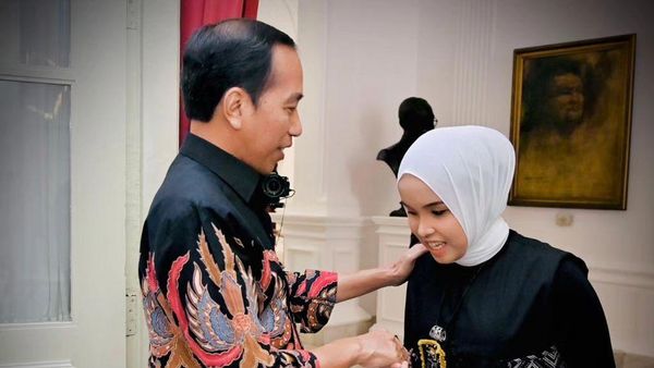 7 Gaya Hijab Putri Ariani, Penyanyi yang Dipuji Simon Cowell Hingga Jokowi