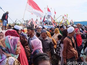 Melihat Tradisi Ngater Kajien Warga Gili Ketapang Demi Muliakan Tamu Allah Melihat Tradisi Ngater Kajien Warga Gili Ketapang Demi Muliakan Tamu Allah