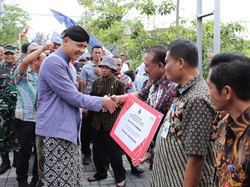 Ganjar Salurkan Bantuan Rp 196 M untuk Genjot Kesejahteraan di Grobogan