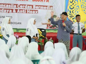 Ganjar Sempurnakan Sekolah Virtual bagi Warga Miskin & Difabel di Jateng