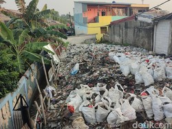Cerita Warga Tak Kuat Bau Menyengat Tumpukan Sampah di Permukiman Padat Bogor
