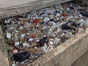 Sampah Mandek di Kali Margonda Depok, Warga Keluhkan Bau Tak Sedap Sampah Mandek di Kali Margonda Depok, Warga Keluhkan Bau Tak Sedap