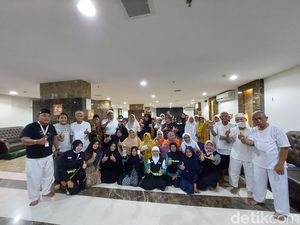 Potret Senam Pagi Jemaah Lansia, Semangat Usir Penyakit Jelang Armuzna