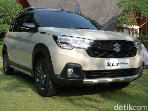 Harga dan Servis Terjangkau, Mobil Hybrid Suzuki Bikin Orang RI Kepincut Harga dan Servis Terjangkau, Mobil Hybrid Suzuki Bikin Orang RI Kepincut