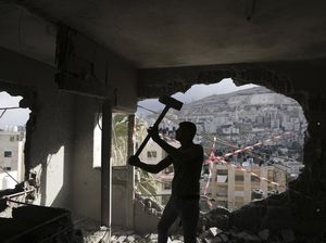 Israel Hancurkan Rumah Pria Palestina Tersangka Pembunuh Tentara Israel Hancurkan Rumah Pria Palestina Tersangka Pembunuh Tentara