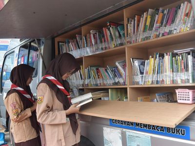 Tingkatkan Budaya Literasi, Pelajar Bisa Membaca di Perpustakaan Keliling