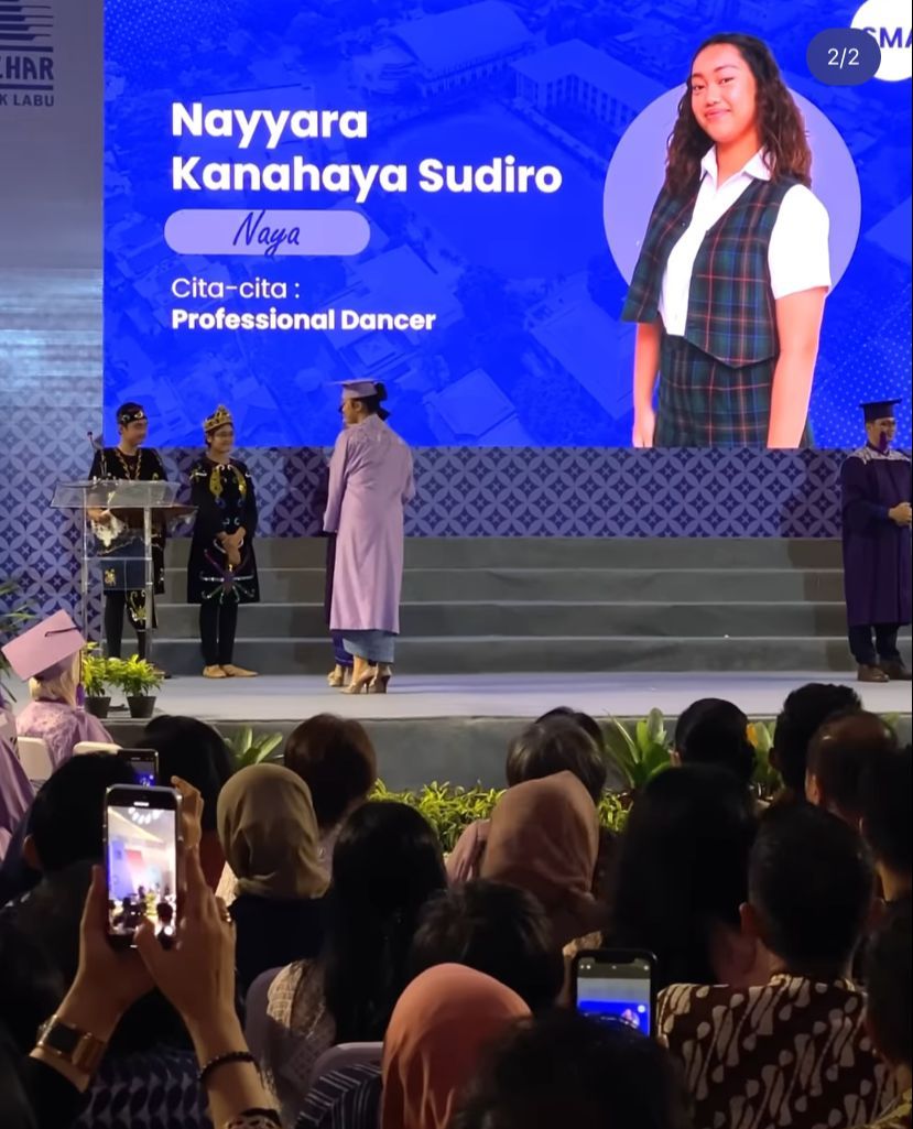 Tora Sudiro dan Anggi Kadiman Hadiri Wisuda Anak
