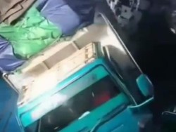 Beredar Video Truk Terguling di Atas Kapal Penyeberangan Ketapang-Gilimanuk