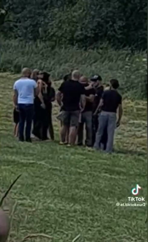 Viral TikTokers Bikin Prank Palsukan Kematian, Datang ke 'Pemakaman' Diri Sendiri dengan Helikopter