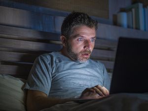 Kecanduan Pornografi Bikin Pria Alami Gangguan Makan