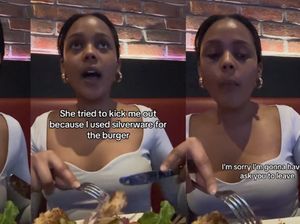 Makan Burger Pakai Pisau dan Garpu, Wanita Ini Diancam Pelayan Restoran Makan Burger Pakai Pisau dan Garpu, Wanita Ini Diancam Pelayan Restoran