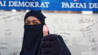Aksi Cap Jempol Darah Tolak Moeldoko dan Loyal ke AHY