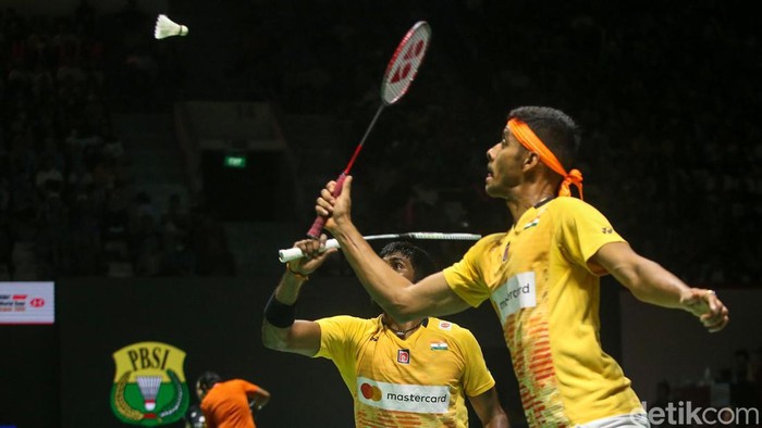 Fajar Alfian/Muhammad Rian Ardianto tersingkir di perempatfinal Indonesia Open 2023. Mereka dikalahkan Satwiksairaj Rankireddy/Chirag Shetty.