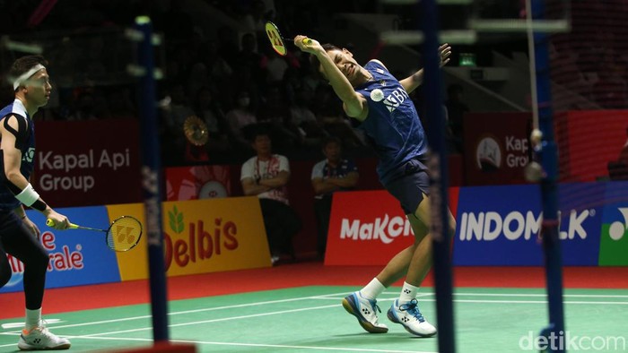 Fajar Alfian/Muhammad Rian Ardianto tersingkir di perempatfinal Indonesia Open 2023. Mereka dikalahkan Satwiksairaj Rankireddy/Chirag Shetty.