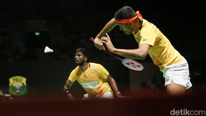 Fajar Alfian/Muhammad Rian Ardianto tersingkir di perempatfinal Indonesia Open 2023. Mereka dikalahkan Satwiksairaj Rankireddy/Chirag Shetty.