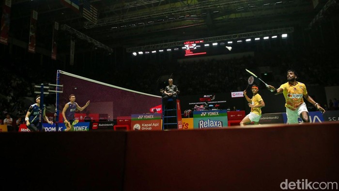 Fajar Alfian/Muhammad Rian Ardianto tersingkir di perempatfinal Indonesia Open 2023. Mereka dikalahkan Satwiksairaj Rankireddy/Chirag Shetty.