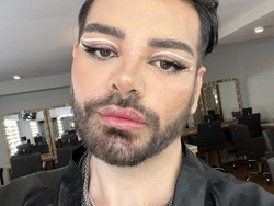 Pria Ini Nekat Suntikkan Oli ke Wajah demi Mirip Ricky Martin, Begini Jadinya