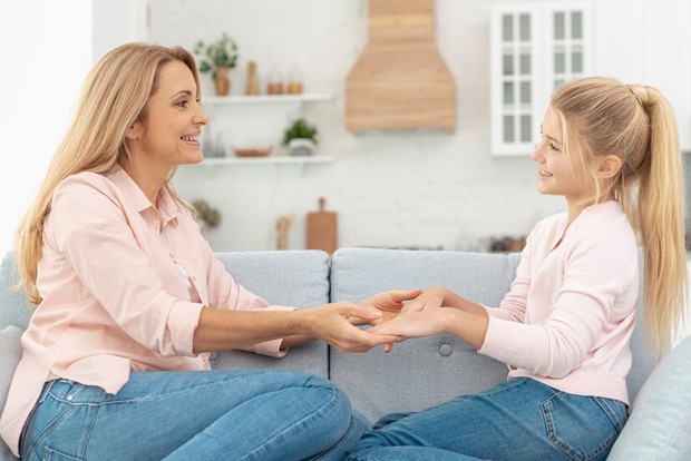 Isi quality time dengan saling mendukung satu sama lain./Foto:Freepik.com/Freepik Tunjukkan bahwa kamu hadir dan sepenuhnya mendukung si kecil.