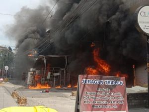 3 Ruko di Medan Terbakar Diduga dari Puntung Rokok yang Dibuang Sembarangan