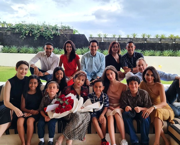 Kebersamaan Velove dan Keluarga/Foto: instagram.com/javaceh Kebersamaan Velove dan Keluarga