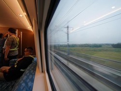 Pemerintah Gratiskan Tiket Kereta Cepat Jakarta-Bandung 3 Bulan