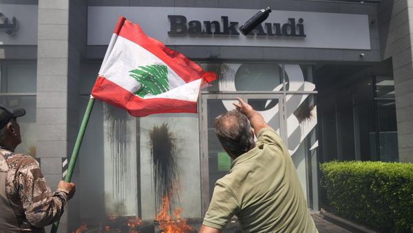 Lebanon Membara! Bank-bank Dirusak Nasabah
