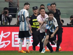 Penyusup Lapangan yang Peluk Lionel Messi Minta Maaf