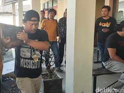 Tampang Suami yang Aniaya Istri hingga Tewas Peluk Bayi