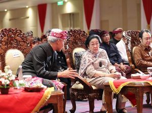 Ganjar: Bu Mega Masuk Kualifikasi Hasta Brata, Dibully Tak Marah