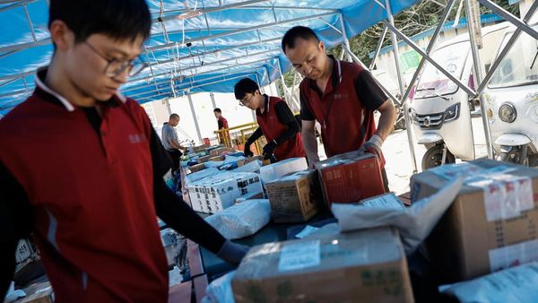 Melihat Kesibukan Kurir di China Jelang Festival Belanja 618