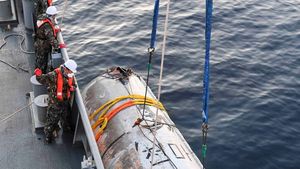 Militer Korsel Temukan Bagian Roket yang Digunakan Peluncuran Satelit Korut