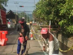 Ambles Dilalui Truk Tanah, Jalan Prambanan-Manisrenggo Mulai Diperbaiki