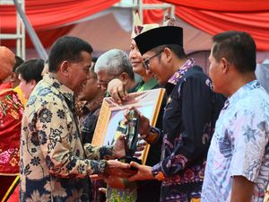 Walkot Padang Hendri Septa Sabet 2 Penghargaan dari Menteri Pertanian