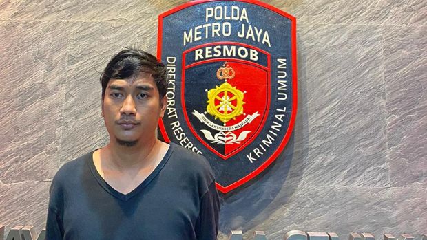 Polisi menangkap Raeza dan Jemeria, tersangka perampokan yang memperkosa SPG di Cibubur, Bekasi