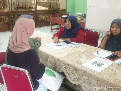 Potret Suasana Posko PPDB Jakarta Pusat di SMKN 1 & SMKN 14