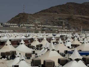 Melihat Kesiapan Tenda di Mina Jelang Puncak Haji