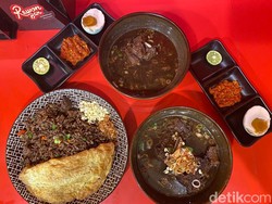 Rawon Bar: Rawon Kekinian Autentik dan Nasi Goreng Kluwek yang Pekat