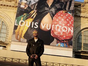 Rihanna Bintangi Iklan Koleksi LV Karya Pharrell Williams, Pamer Perut Hamil